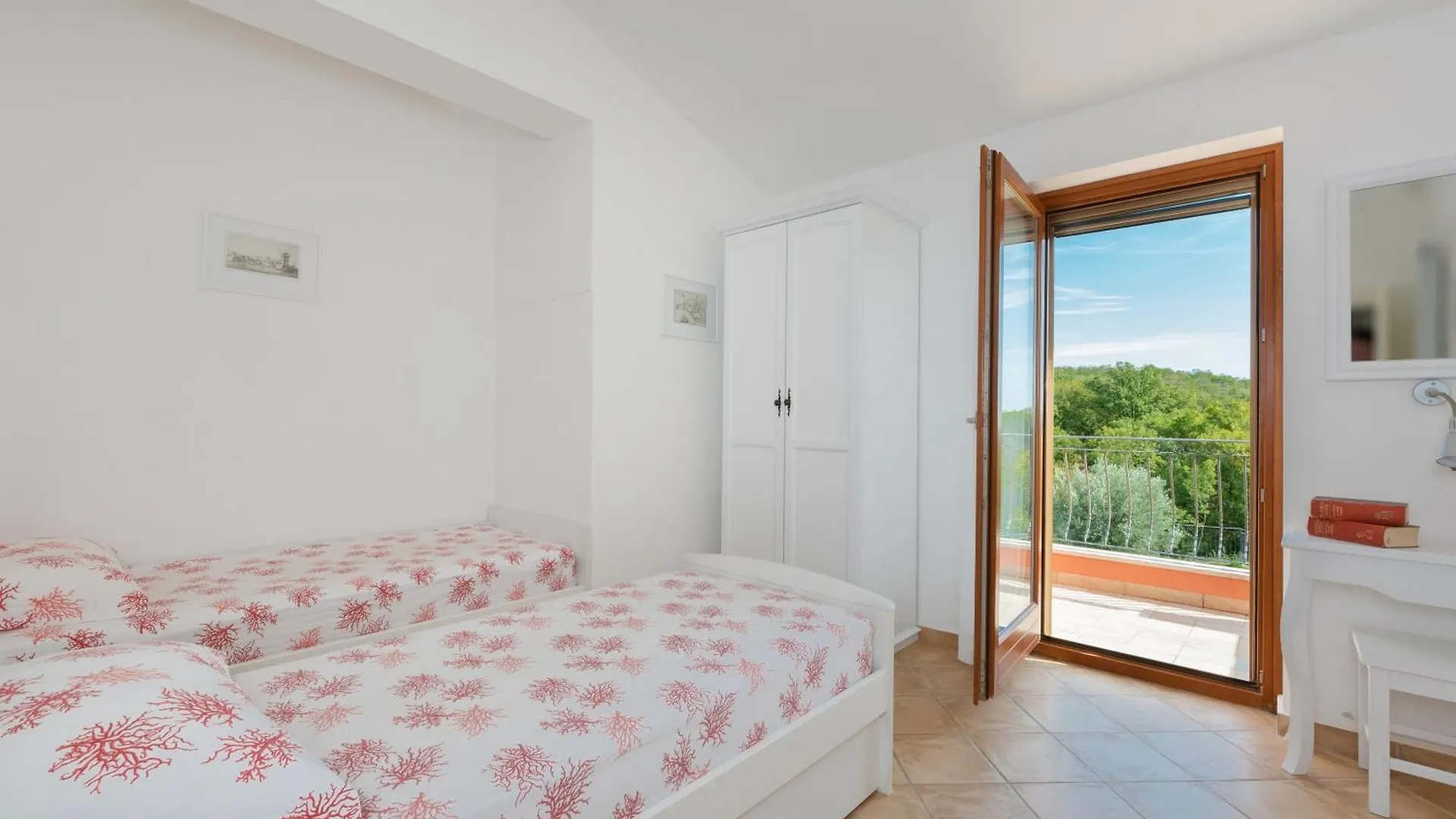 Spacious Apartment With View, Ripenda Kras, Shared Pool C