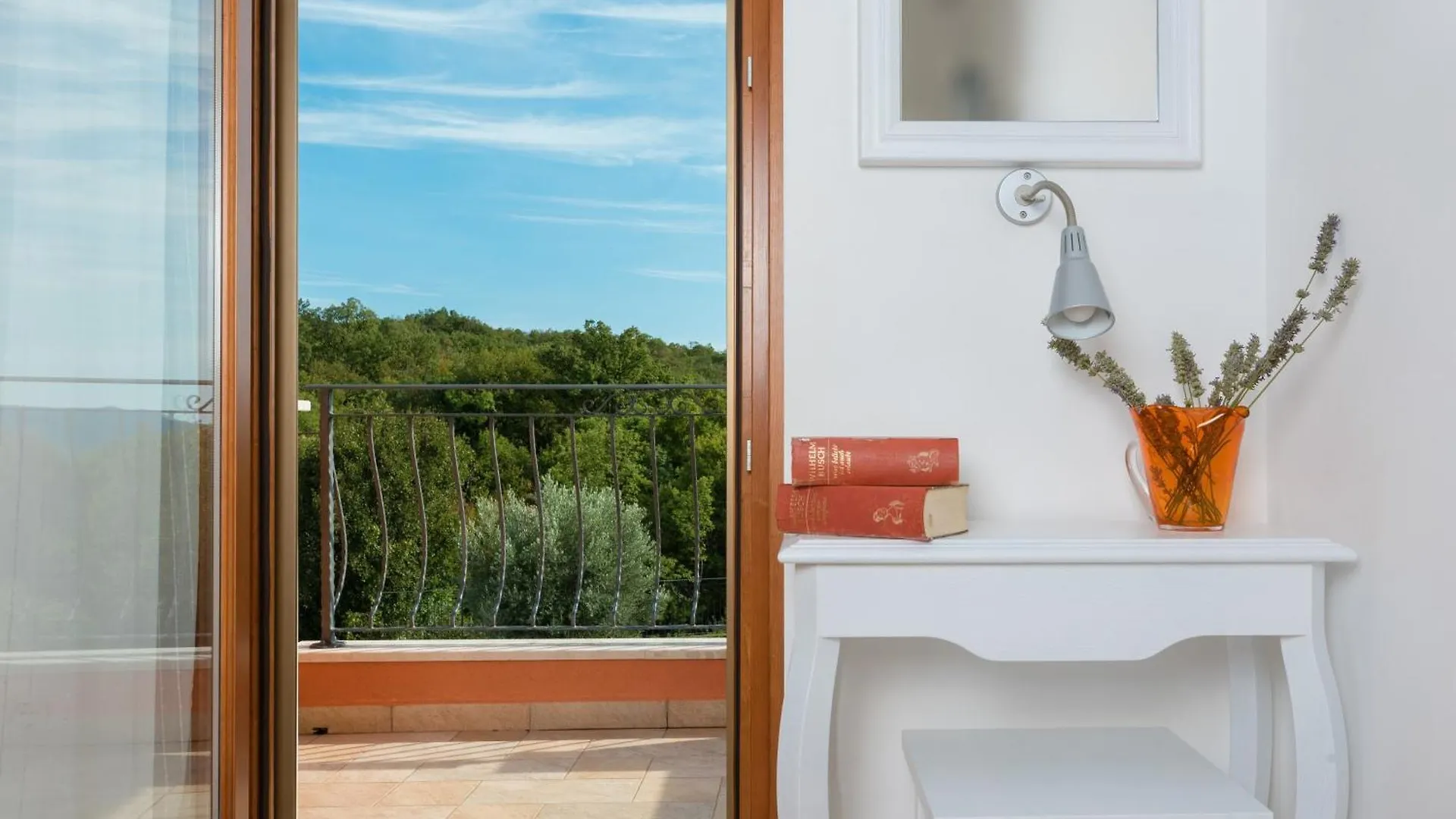 Spacious Apartment With View, Ripenda Kras, Shared Pool C